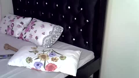 Snapshot of petite_bunnny chatting on 26, 10, 2025 Bunny online show from 26, 10, 2025