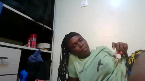 Snapshot of petite_desiree chatting on 16, 12, 2025 Desiree online show from 16, 12, 2025