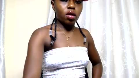 Snapshot of petite_freakette chatting on 15, 6, 2026 Moon online show from 15, 6, 2026