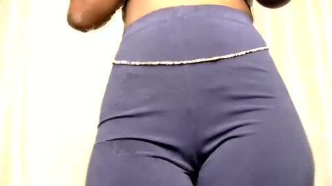 Snapshot of petite_freakette chatting on 19, 6, 2026 Moon online show from 19, 6, 2026