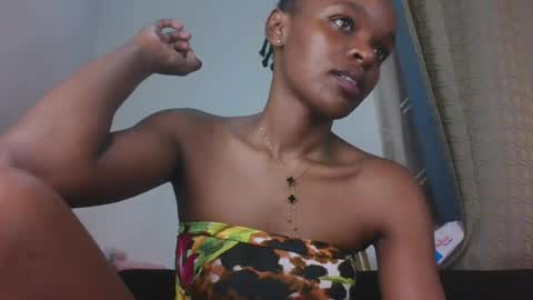 Snapshot of petite_jenn_ chatting on 20, 6, 2026 mimi online show from 20, 6, 2026