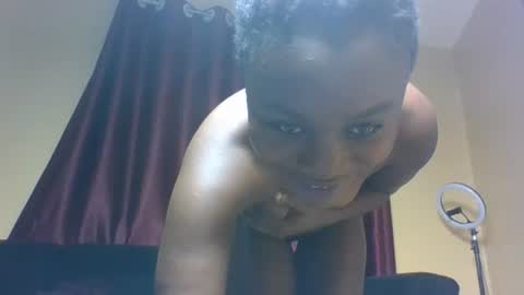 Snapshot of petite_linsey chatting on 4, 4, 2026 linsey online show from 4, 4, 2026