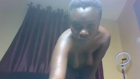 Snapshot of petite_linsey chatting on 4, 4, 2026 linsey online show from 4, 4, 2026