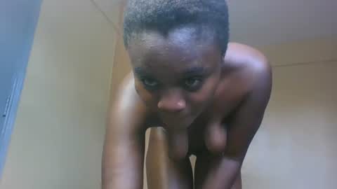Snapshot of petite_linsey chatting on 5, 4, 2026 linsey online show from 5, 4, 2026