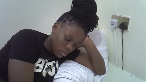 petite_melan online show from 17, 12, 2025