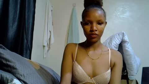 Snapshot of petite_melinda chatting on 11, 6, 2026 petite_melinda online show from 11, 6, 2026
