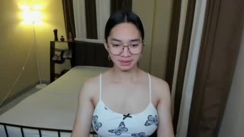 Snapshot of petiteasianmarian chatting on 6, 3, 2026 bigcock Marian online show from 6, 3, 2026