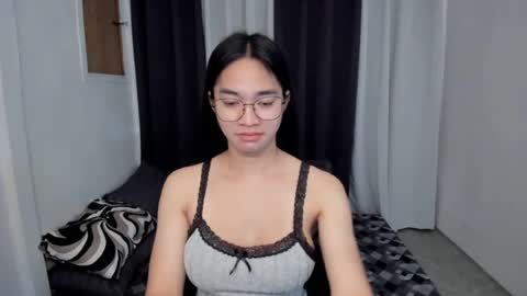 Snapshot of petiteasianmarian chatting on 14, 5, 2026 bigcock Marian online show from 14, 5, 2026