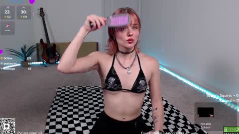 Snapshot of petitebrat chatting on 25, 1, 2025 PiperAvery online show from 25, 1, 2025