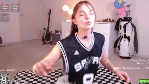 Snapshot of petitebrat chatting on 19, 4, 2026 PiperAvery online show from 19, 4, 2026