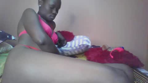 Snapshot of petiteecooky chatting on 5, 2, 2025 petiteecooky online show from 5, 2, 2025