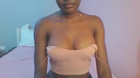 Snapshot of petiteediva chatting on 2, 6, 2026 diva online show from 2, 6, 2026