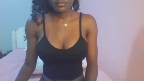 Snapshot of petiteediva chatting on 5, 6, 2026 diva online show from 5, 6, 2026