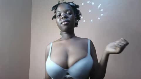 Snapshot of petitemomma76379 chatting on 13, 5, 2026 sexy chocolate online show from 13, 5, 2026