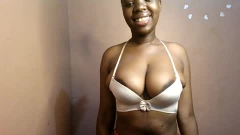 Snapshot of petitemomma76379 chatting on 4, 7, 2026 sexy chocolate online show from 4, 7, 2026