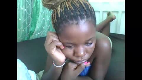 petitesweetchiq online show from 13, 2, 2026