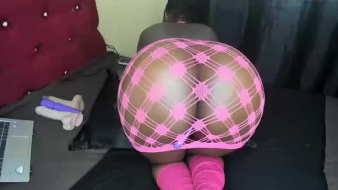 Snapshot of petitiana chatting on 1, 11, 2025 Cayennee online show from 1, 11, 2025