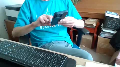 Snapshot of petitwilly chatting on 12, 5, 2026 petitwilly online show from 12, 5, 2026