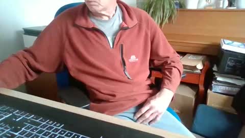 Snapshot of petitwilly chatting on 19, 5, 2026 petitwilly online show from 19, 5, 2026