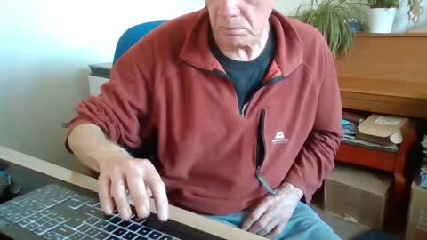 Snapshot of petitwilly chatting on 21, 5, 2026 petitwilly online show from 21, 5, 2026