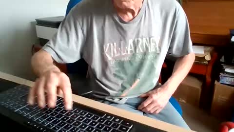 Snapshot of petitwilly chatting on 4, 6, 2026 petitwilly online show from 4, 6, 2026