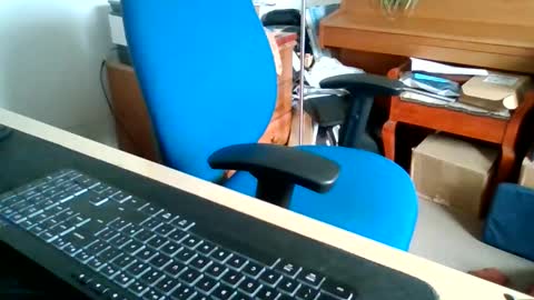 Snapshot of petitwilly chatting on 11, 6, 2026 petitwilly online show from 11, 6, 2026