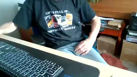 Snapshot of petitwilly chatting on 15, 6, 2026 petitwilly online show from 15, 6, 2026