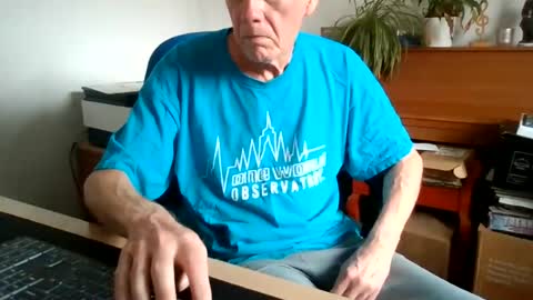 Snapshot of petitwilly chatting on 18, 6, 2026 petitwilly online show from 18, 6, 2026