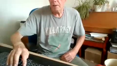 Snapshot of petitwilly chatting on 7, 7, 2026 petitwilly online show from 7, 7, 2026
