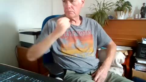 Snapshot of petitwilly chatting on 28, 7, 2026 petitwilly online show from 28, 7, 2026