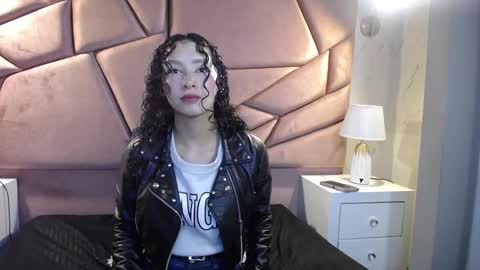 Snapshot of pettymoon chatting on 18, 10, 2025 Moon online show from 18, 10, 2025
