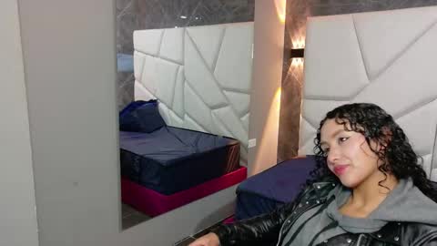 Snapshot of pettymoon chatting on 25, 10, 2025 Moon online show from 25, 10, 2025