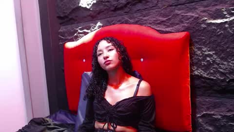 Snapshot of pettymoon chatting on 7, 11, 2025 Moon online show from 7, 11, 2025