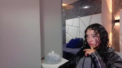 Snapshot of pettymoon chatting on 13, 11, 2025 Moon online show from 13, 11, 2025