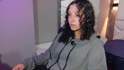 Snapshot of pettymoon chatting on 22, 11, 2025 Moon online show from 22, 11, 2025