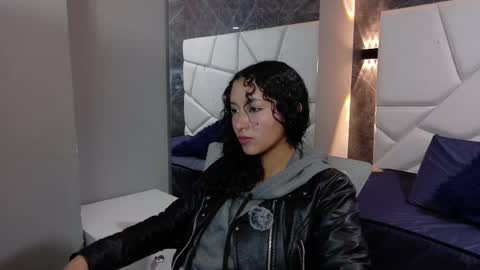 Snapshot of pettymoon chatting on 29, 11, 2025 Moon online show from 29, 11, 2025