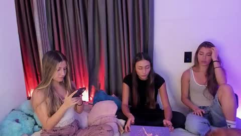 Peyton   online show from 4, 12, 2025