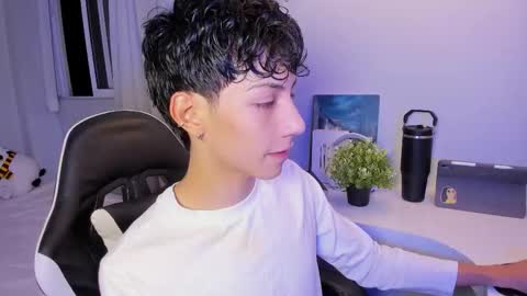 Phil.   INDEPENDENT MODEL online show from 17, 10, 2025