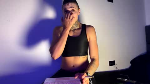 Snapshot of phillip_brownn chatting on 18, 12, 2025 PHILLIP online show from 18, 12, 2025