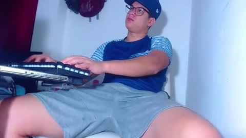 Snapshot of phoenixgnz08 chatting on 10, 11, 2025 AdnierGnz online show from 10, 11, 2025