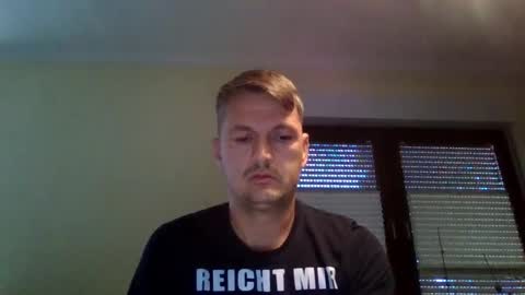 Snapshot of piercingsxxx chatting on 11, 9, 2025 piercingsxxx online show from 11, 9, 2025