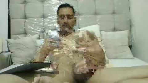 Snapshot of pieslatinos chatting on 24, 12, 2024 pieslatinos online show from 24, 12, 2024