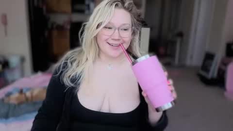 Piggy Rose online show from 31, 1, 2026