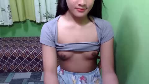 pinaymorena_rhowe online show from 4, 1, 2025
