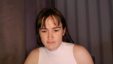 Snapshot of pineapple__mood chatting on 4, 5, 2026 online show from 4, 5, 2026