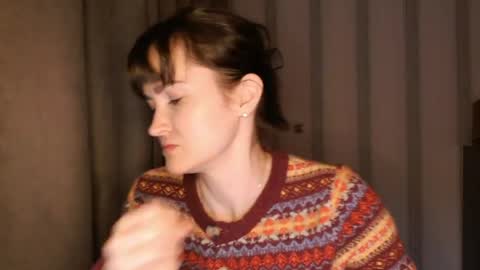 Snapshot of pineapple__mood chatting on 7, 5, 2026 online show from 7, 5, 2026