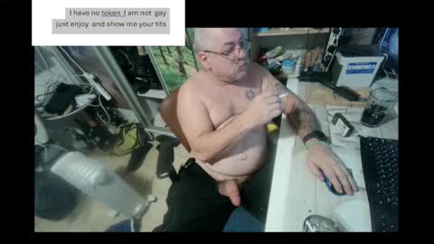 Snapshot of pini_z chatting on 25, 12, 2024 pini_z online show from 25, 12, 2024