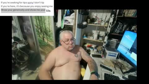 Snapshot of pini_z chatting on 15, 1, 2025 pini_z online show from 15, 1, 2025
