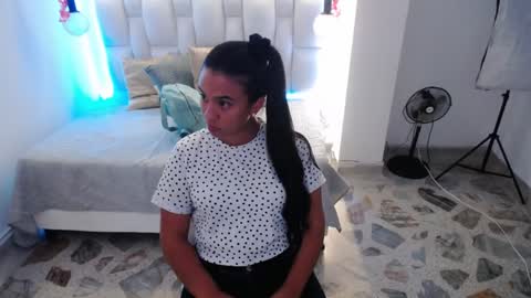 Snapshot of pink__tiffany chatting on 12, 1, 2025 tiffany online show from 12, 1, 2025