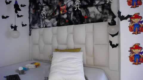 Snapshot of pink__tiffany chatting on 27, 10, 2025 tiffany online show from 27, 10, 2025